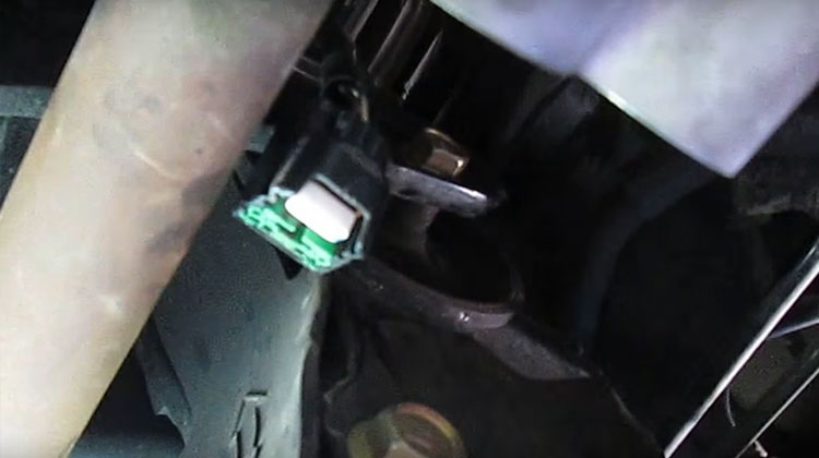 How to Check a Crankshaft Position Sensor on a Nissan Altima 2.5L
