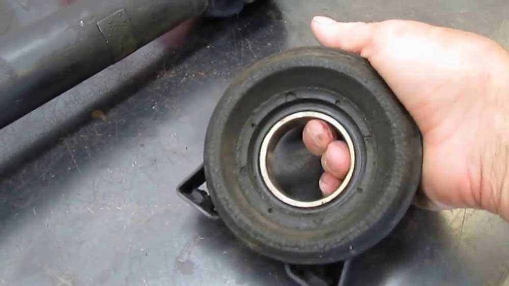 VOLVO CENTER / CARRIER SUPPORT BEARING ON THE DRIVESHAFT